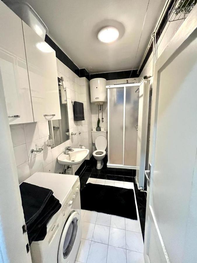 Apartamento Kopernik - Parking Available Belgrado Exterior foto