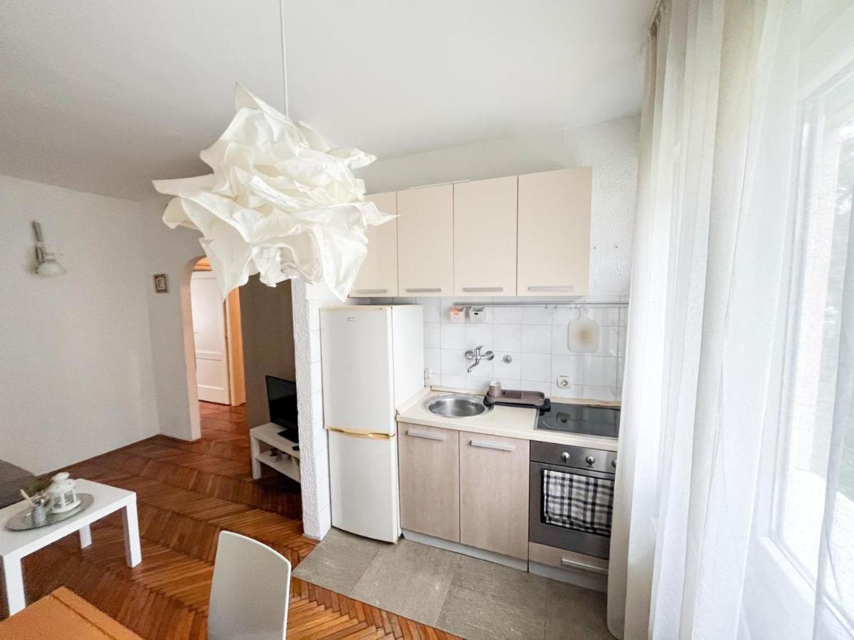 Apartamento Kopernik - Parking Available Belgrado Exterior foto